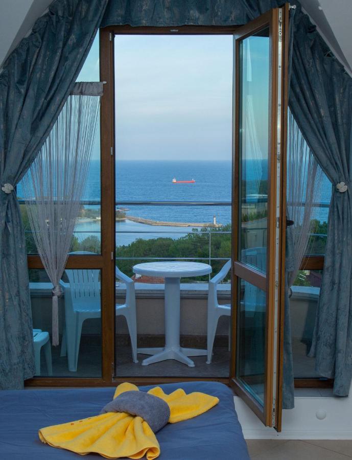 Black Sea Narcissus - Quiet Studio With Amazing Sea View Varna Eksteriør billede