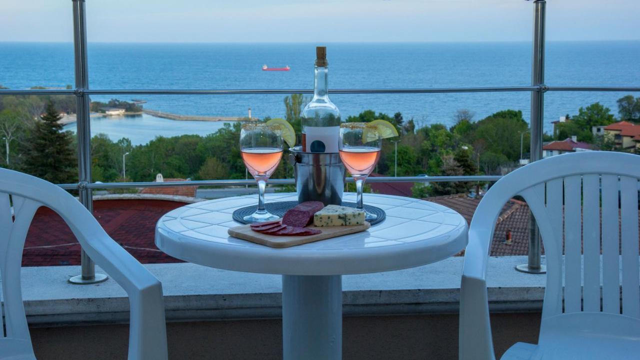 Black Sea Narcissus - Quiet Studio With Amazing Sea View Varna Eksteriør billede