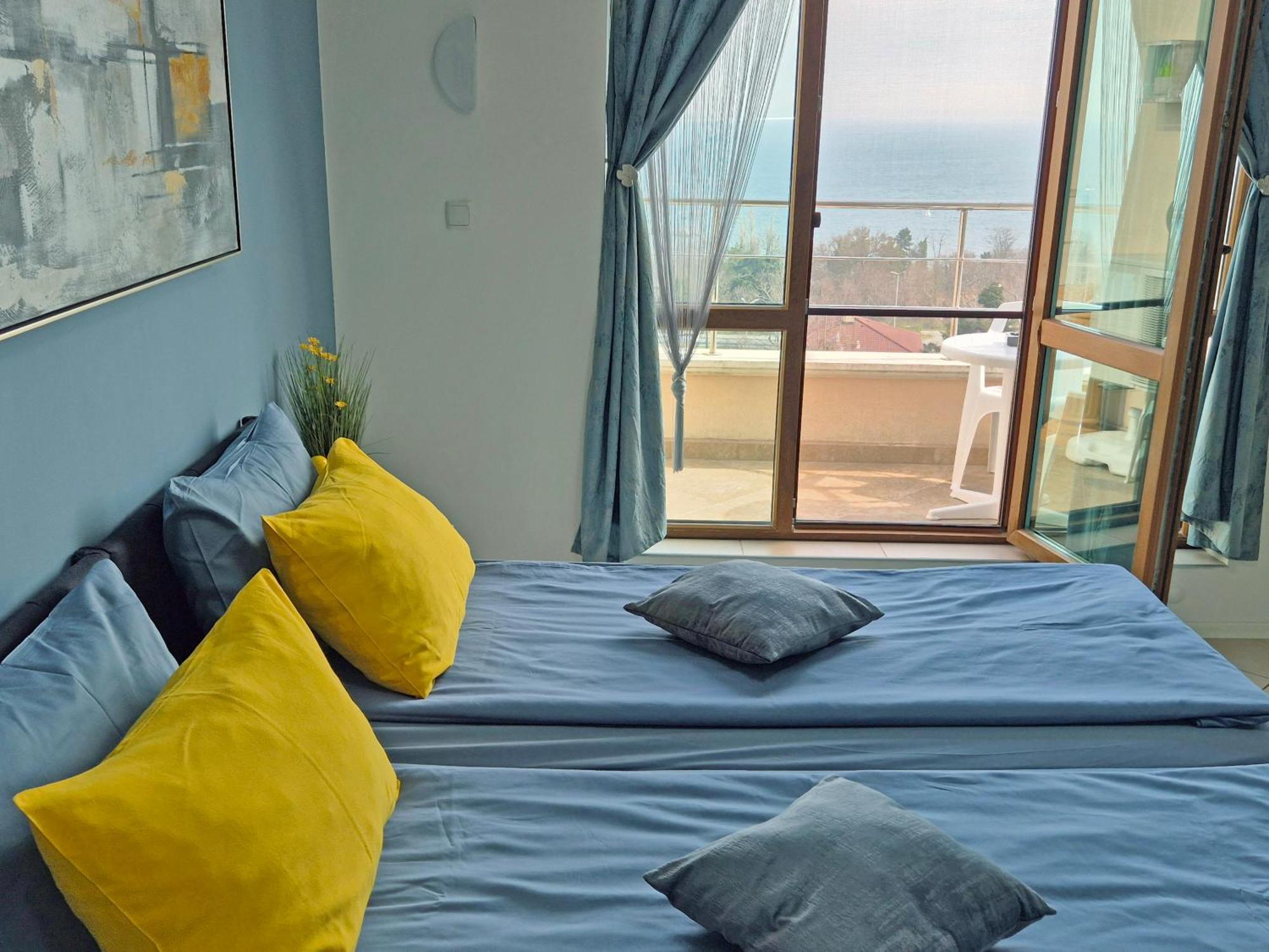 Black Sea Narcissus - Quiet Studio With Amazing Sea View Varna Eksteriør billede
