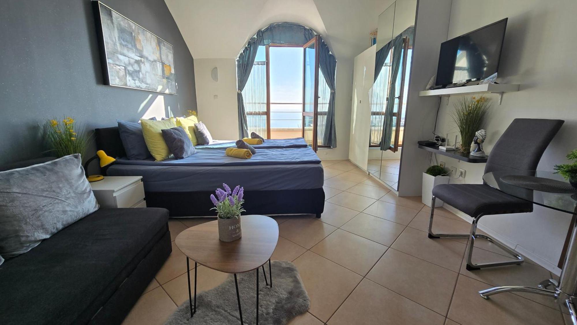 Black Sea Narcissus - Quiet Studio With Amazing Sea View Varna Eksteriør billede